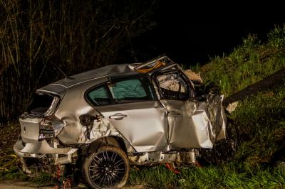 Herrenberg-Moenchberg: 24-jaehriger rasst gegen Bruecke und verstirbt an der Unfallstelle